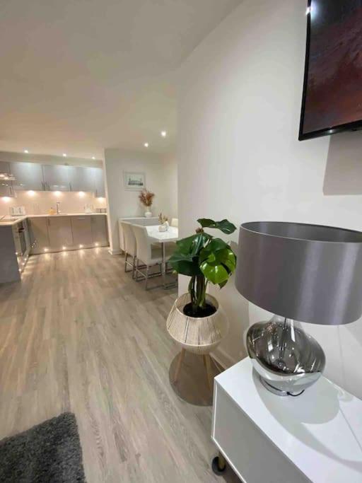 Luxury Town Centre Apartment Walking Distance To Rsc Theatre Стратфорд на Ейвън Екстериор снимка