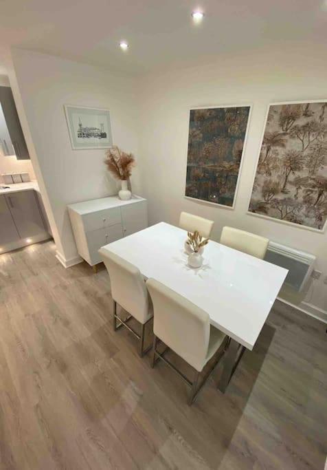 Luxury Town Centre Apartment Walking Distance To Rsc Theatre Стратфорд на Ейвън Екстериор снимка