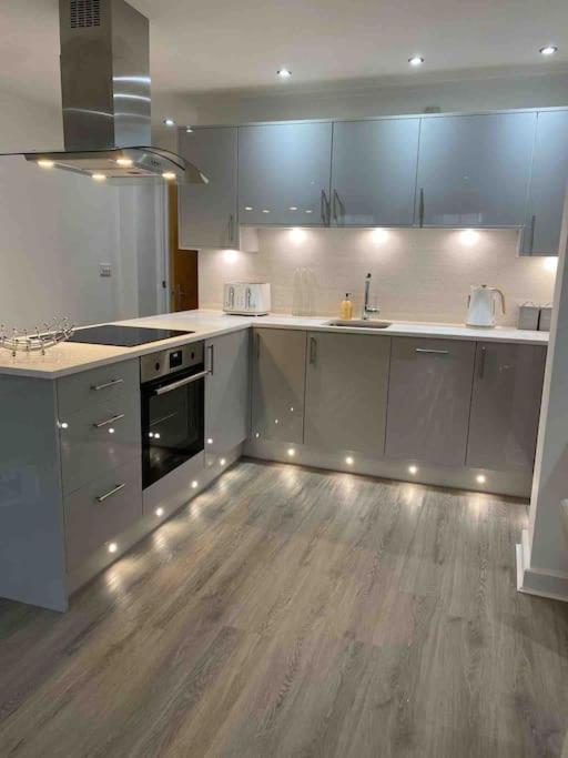 Luxury Town Centre Apartment Walking Distance To Rsc Theatre Стратфорд на Ейвън Екстериор снимка