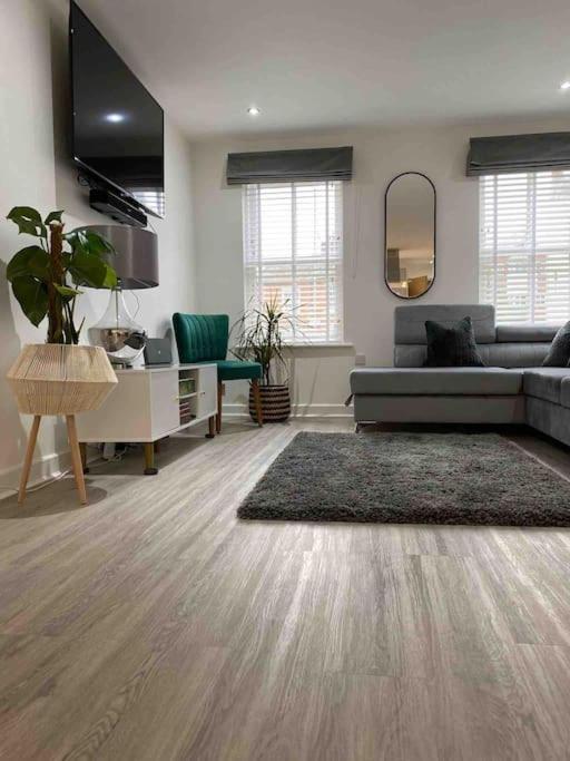 Luxury Town Centre Apartment Walking Distance To Rsc Theatre Стратфорд на Ейвън Екстериор снимка