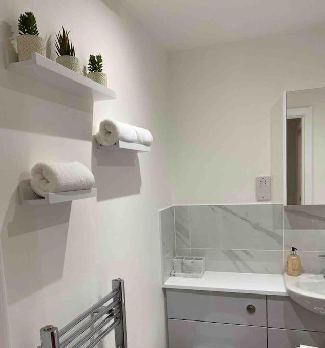 Luxury Town Centre Apartment Walking Distance To Rsc Theatre Стратфорд на Ейвън Екстериор снимка
